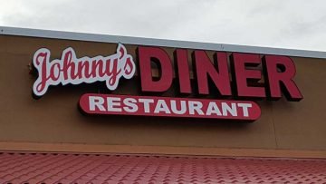 channel-letters-johnnys-diner2